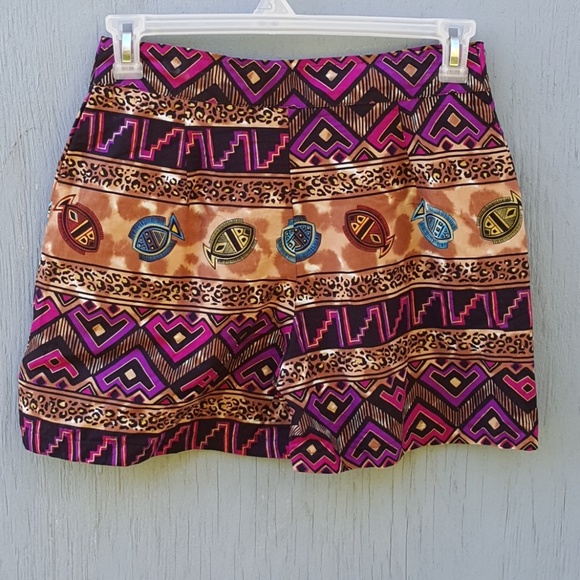 Colorful geometric shorts - Picture 2 of 4